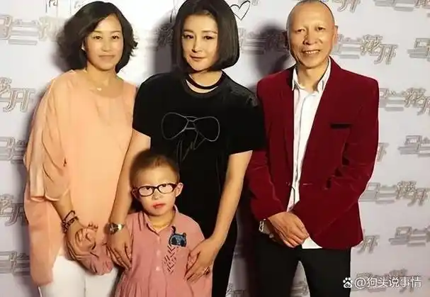 要钱没钱,要貌没貌,这4个男星娶的老婆一个比一个漂亮