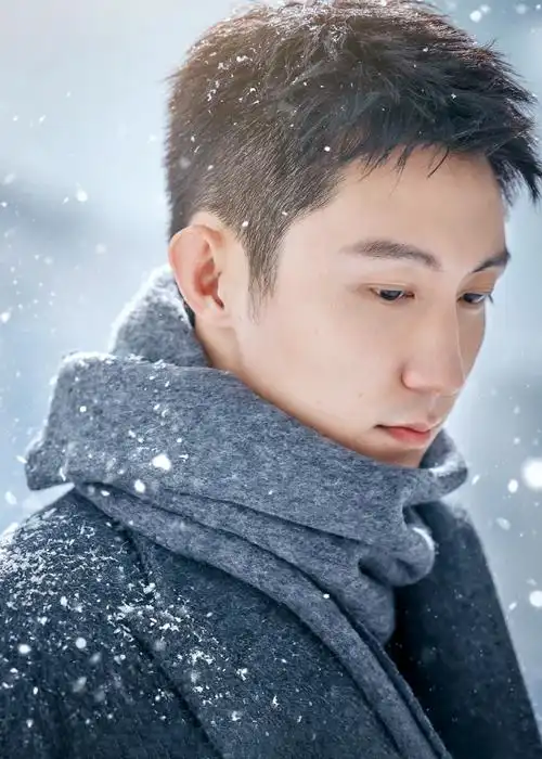 hjy#黄景瑜江成屹#搞一些无水印的壁纸江城屹真好看呀@johnny黄景い