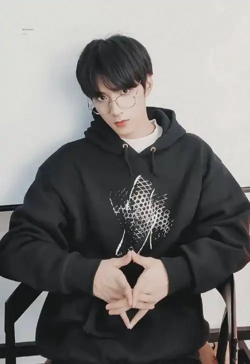 男明星戴眼镜能有多绝#提到戴眼镜怎么能不cue我们刘耀文呢金丝眼镜