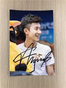 『冲冠』大陆明星张一山亲笔签名照片新款经典定妆照无仿无印刷