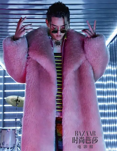 组图:吴亦凡登杂志封面 帅气有型表情冷峻