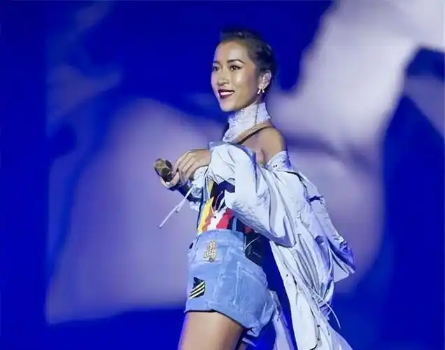 装穷炫富,插足他人感情,是娱乐圈让淳朴的吉克隽逸变矫情了吗?