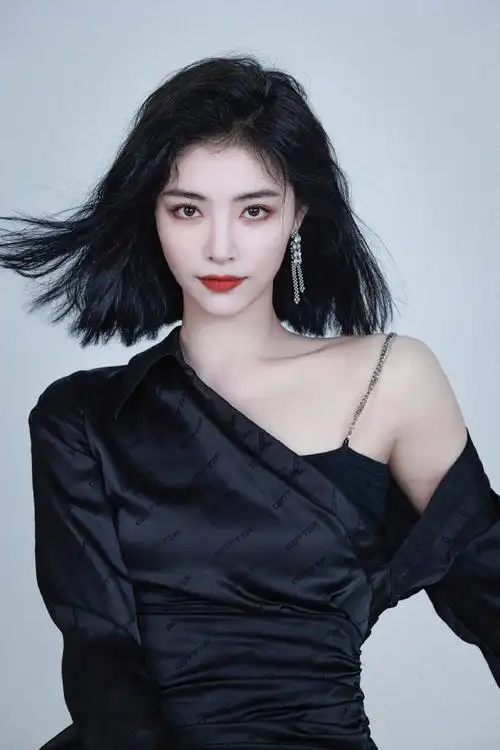 期待晚上的直播～@许佳琪kiki#许佳琪剧透新歌