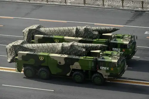 资料图:东风-15导弹.