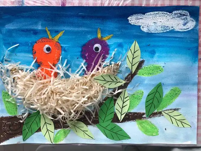 创意美术之一～鸟巢 写美篇材料:8开水彩纸,拉菲草,活动眼睛,油画棒