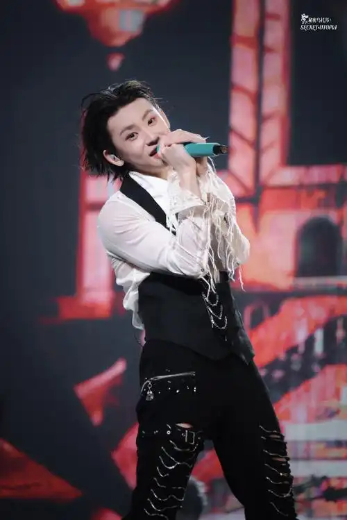 小鬼王琳凯成都演唱会##小鬼把更多时间花在音乐上