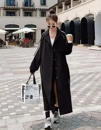 黑色s梅婷真懂叠穿黑大衣配打底衫中间夹层白衬衫有层次感又亮眼毛呢