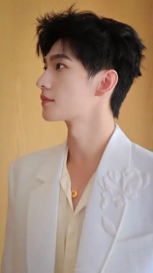 杨洋的海外人气##杨洋山茶白西装