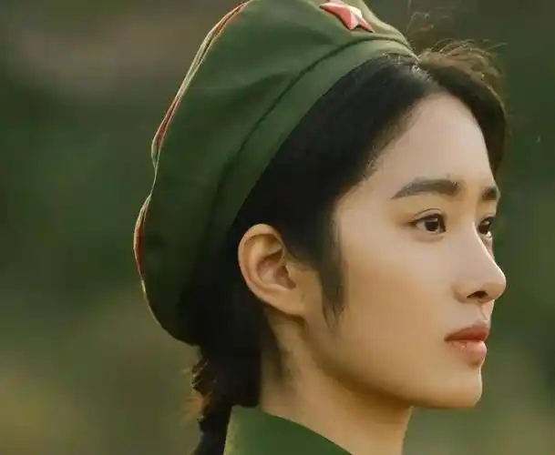 曾经的"芳华六美",仅有苗苗收获幸福婚姻,钟楚曦太想红_资源_生活_杨