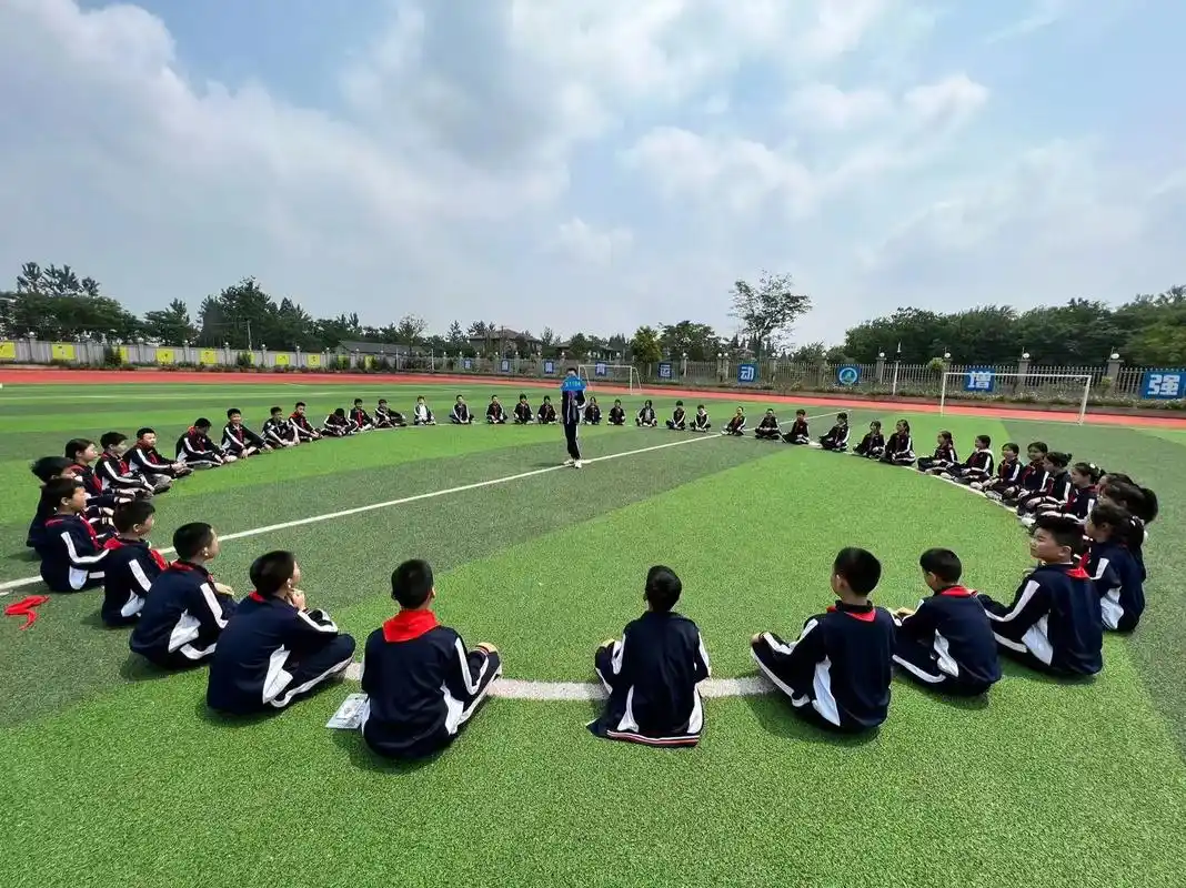 小学毕业季照片拍摄作品.始于初秋,终于盛夏,愿六年级毕业的你 - 抖音