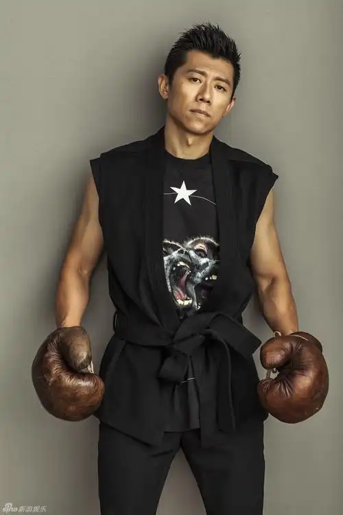 组图:夏雨古铜肌肉写真曝光 彰显型男健康魅力_高清图集_新浪网