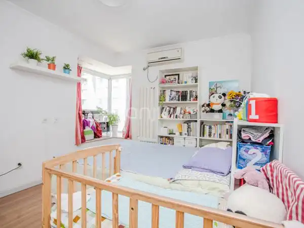 北京新天地 西北一居室 满两年 可一改二 紧邻6号线