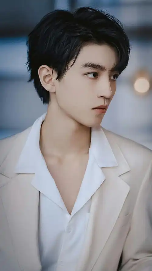 王俊凯白西服造型路透#提起白西装,怎么能没有这场封神造型