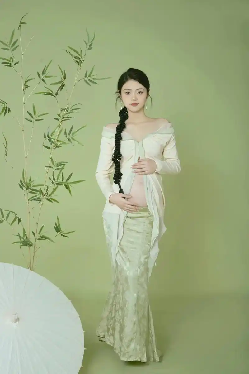 78大肚子要变成小宝贝啦9415#孕妇照 - 抖音