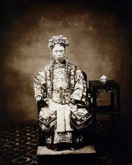 晚清豪门阔太太老照片不苟言笑膘肥体壮网友看后失望不已