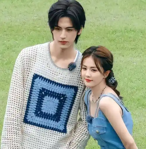 张凌赫白鹿绯闻升级,男方深情搀扶,女方站如军姿,网友:烦了_宁安_情侣