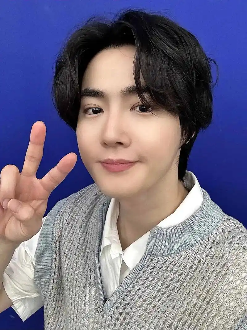 成员自拍照.是谁家爱豆回归了啊,哦是我家啊08 #exo # - 抖音