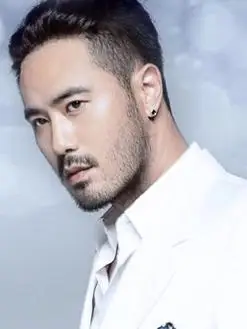 秦淮(陈亦飞饰演)