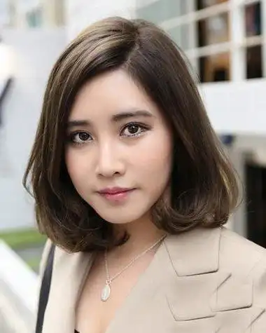 女生头发厚脸又大适合剪哪些发型 初秋爆款头发太多太厚发型特抢镜