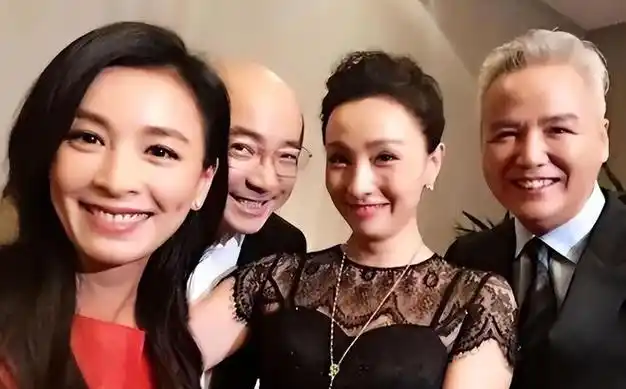 张庭复出出席活动被罚170万后69套房终解禁回归带货卷土重来