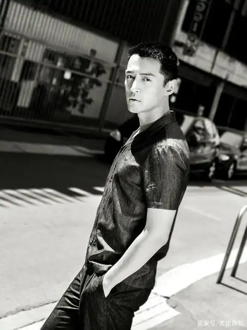 胡歌的寸头形象真的让人眼前一亮!阳刚之气显露无疑!