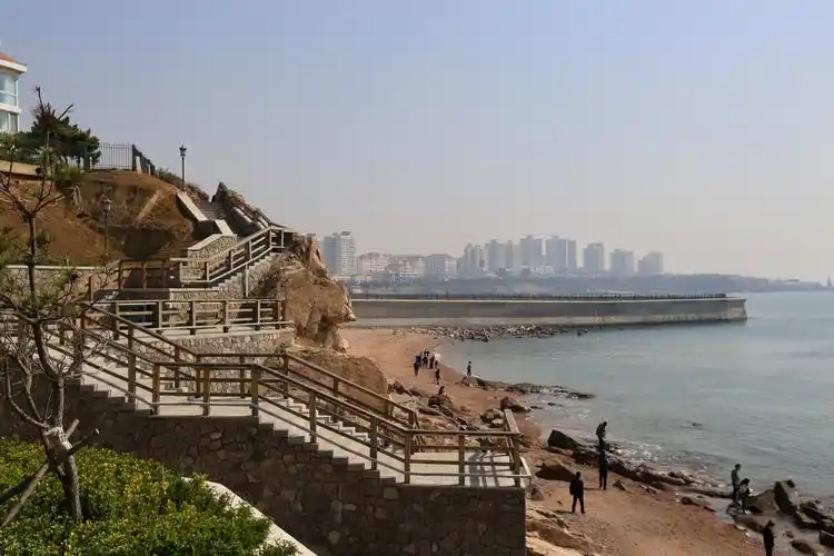 青岛燕儿岛公园空气清新,海水清彻,环境清静 拍摄于青岛燕儿岛公园20.