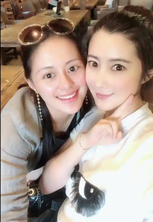 被称为女版于震,演抗日神剧走红的演员王珂悄然淡出了观众视线_炸弹