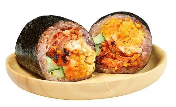 饭团从以前的小众产品,逐渐成为了主流的特色小吃