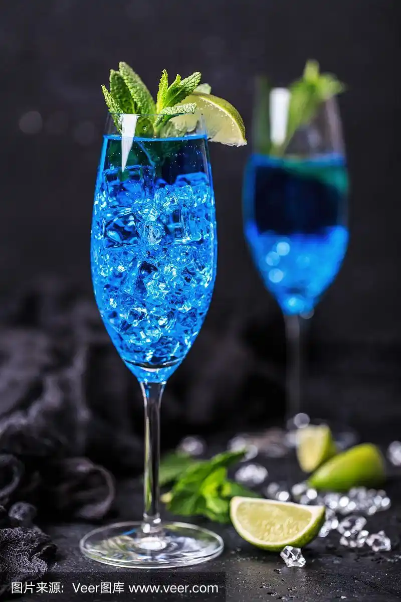 蓝色夏威夷鸡尾酒杯.蓝色夏威夷酒精鸡尾酒