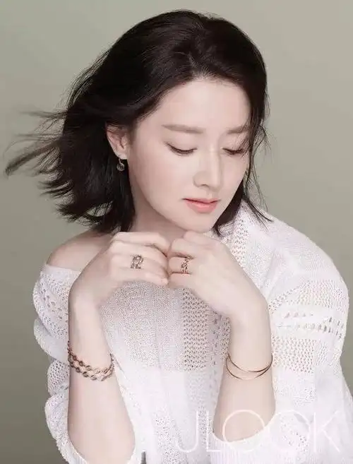 46岁的李英爱走个红毯都上热搜,她为什么冻龄还不僵?