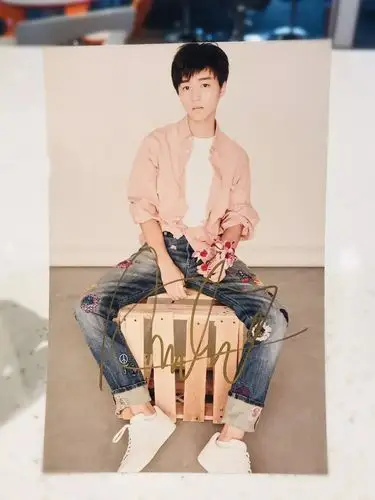 小奇喊你收礼物王俊凯签名照限时抢