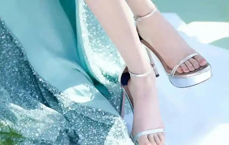 祝绪丹美腿美脚的魅力_朱绪丹_身材_脚踝