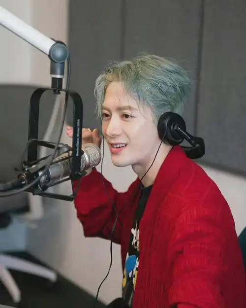 王嘉尔笑容心动暴击