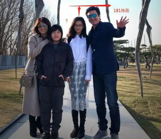 13岁黄多多高1米7会成下一个关晓彤看到颜值后网友沸腾了