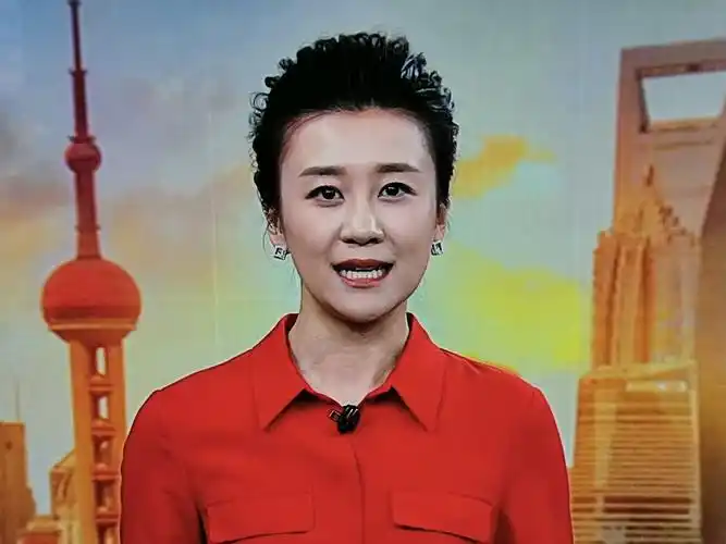 上海广播电视台新闻综合频道上海早晨的新闻主播