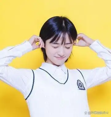 中学女生发型高度统一,全国范围内都流行这种新潮发型,快来看看吧!