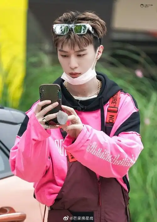 范丞丞超话粉色的大白鹅简直不要太可爱了!