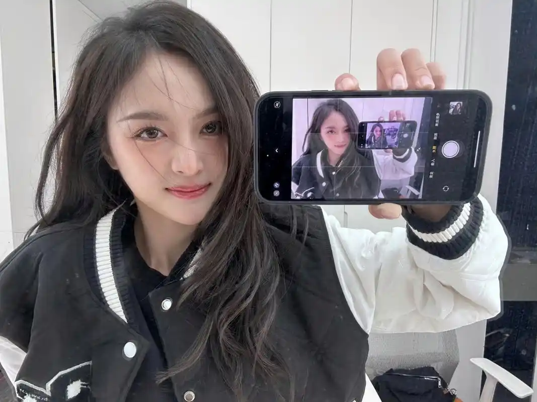 孔雪儿的五官好精致,和吴宣仪比起来,两位谁更精致?