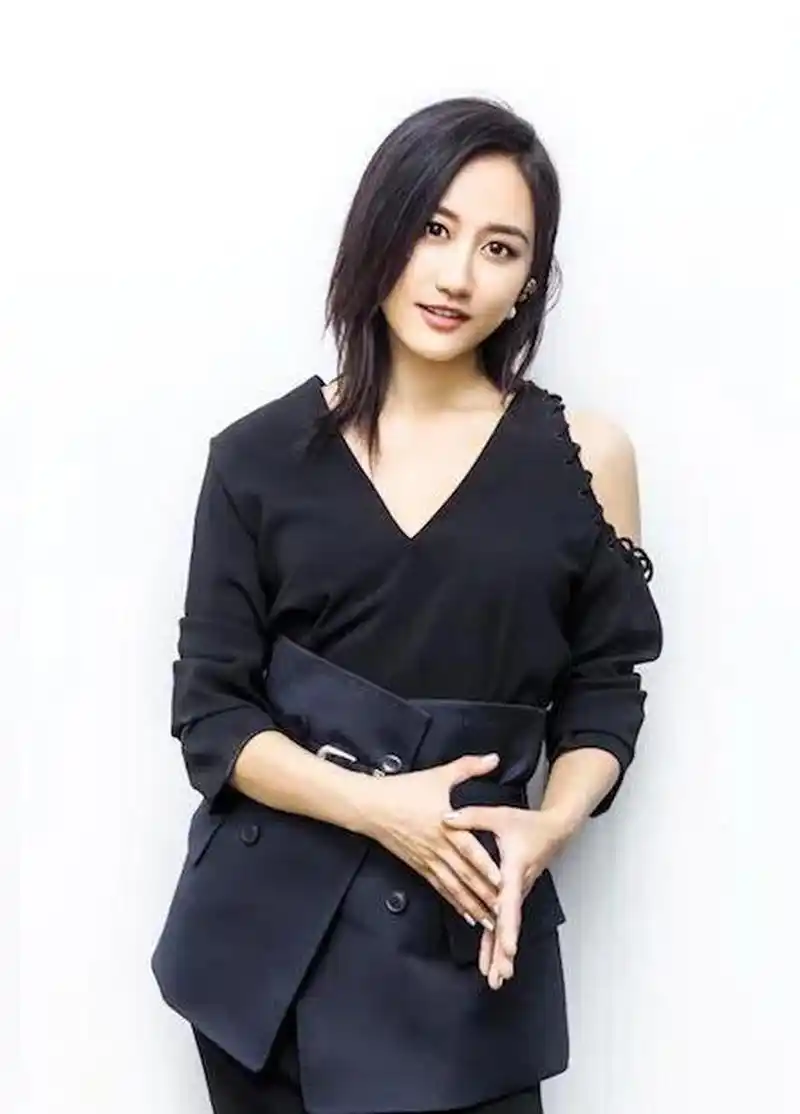 每日一美,今日陈粒 新生代歌手里,陈粒是自成一派的.