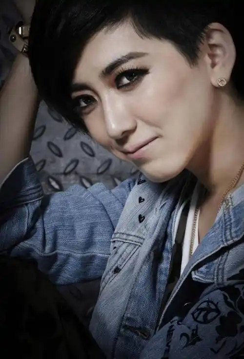 原创刘忻参加浪姐引发考古被称为最癫的2011届快女发生了什么