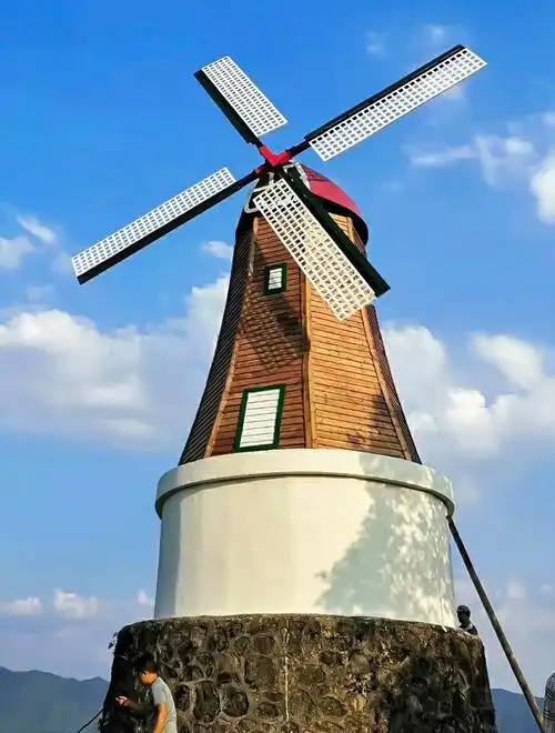 厂家直销新款户外大型荷兰风车 景区景点古典防腐木风车 公园摆件