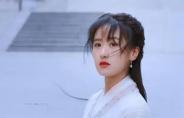袁冰妍古装电视剧,袁冰妍身型纤细,身姿优美,仪态万千