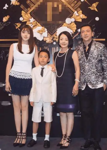 王中磊携带妻女现身戛纳,妻子王晓蓉竟意外撞脸范冰冰