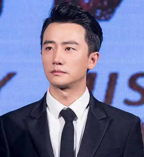 发型对年龄和形象有多大影响?黄轩帅不帅就能看出差别