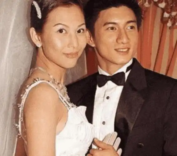 吴奇隆8年婚姻算计暴露太自私,刘诗诗"嫁给爱情"成了笑话