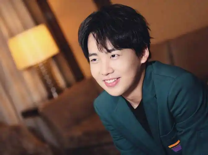 原创28岁郭麒麟发福认不出身材圆润似父亲郭德纲与过去判若两人