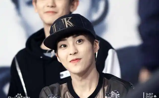 大的反差魅力,刚在exo出道还是有点婴儿肥,到二巡的时候已经8块腹肌