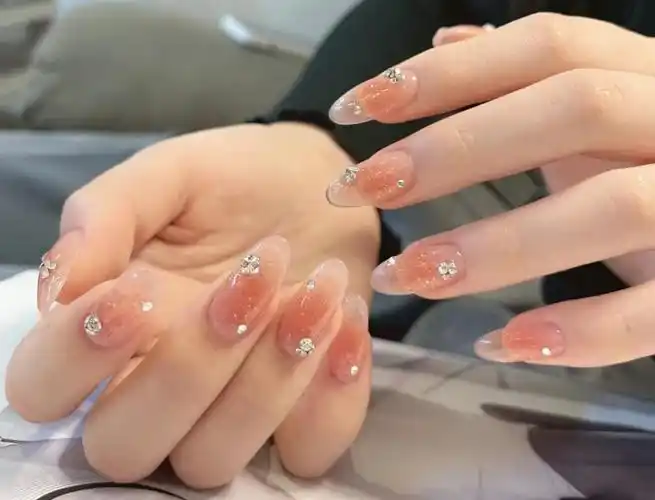 粉橘色腮红水钻指甲款式