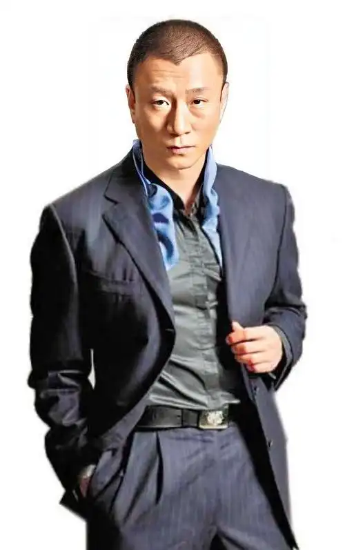 孙红雷,1970年8月出生于黑龙江省哈尔滨市道里区,中国内地影视男演员