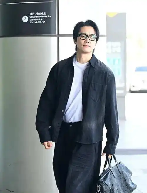 宋承宪老了法令纹明显刘亦菲冻龄贵不可攀宋承宪追不上她